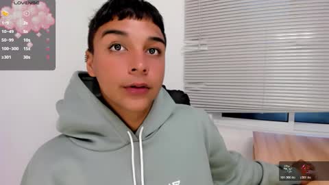 Snapshot of seductivo_jr chatting on November 4, 8:52 pm seductivo online show from November 4, 8:52 pm