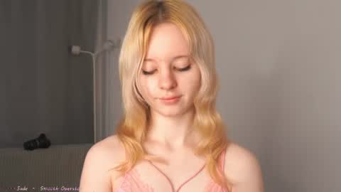 Snapshot of seebunny chatting on July 15, 4:23 pm See Its honey bunny im Lana online show from July 15, 4:23 pm