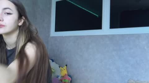 Snapshot of seeeyoubaby chatting on April 22, 6:05 am Slavia online show from April 22, 6:05 am