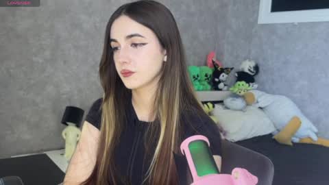 Snapshot of seeeyoubaby chatting on May 12, 8:55 am Slavia online show from May 12, 8:55 am