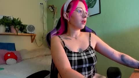 Yeyis  online show from November 16, 3:17 pm