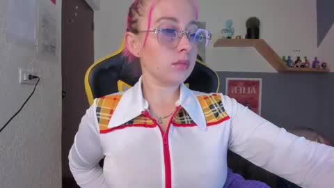 Yeyis  online show from April 22, 3:13 pm