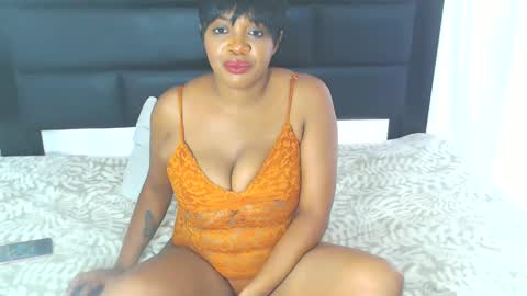Snapshot of selamolelaminnah chatting on January 4, 3:39 pm selamolelaminnah online show from January 4, 3:39 pm