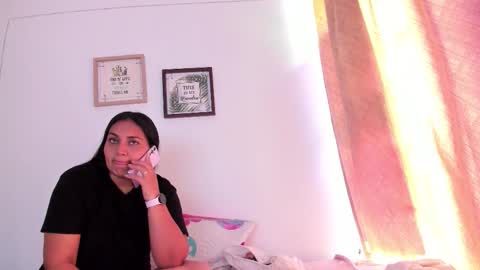 Karen online show from November 17, 1:50 pm