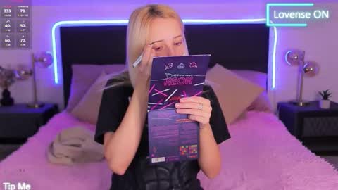 Snapshot of selena_lily chatting on September 19, 5:53 am Selena Lily online show from September 19, 5:53 am