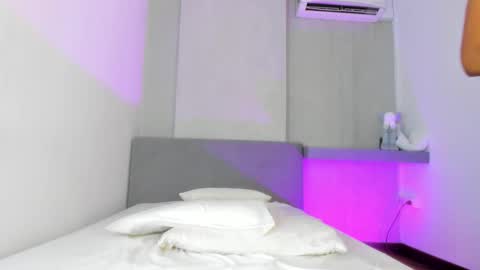 Snapshot of selena_monroy chatting on September 12, 10:59 am Selena online show from September 12, 10:59 am