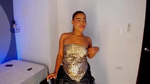 Snapshot of selena_monroy chatting on October 9, 11:41 am Selena online show from October 9, 11:41 am