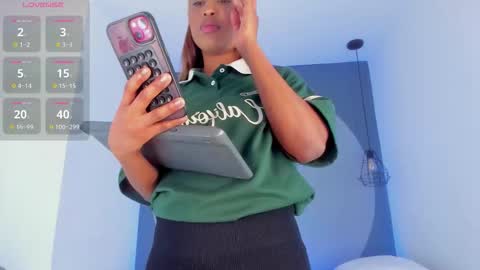 Snapshot of selena_monroy chatting on October 17, 12:08 pm Selena online show from October 17, 12:08 pm