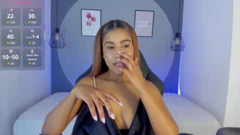 Snapshot of selena_monroy chatting on October 29, 11:23 am Selena online show from October 29, 11:23 am