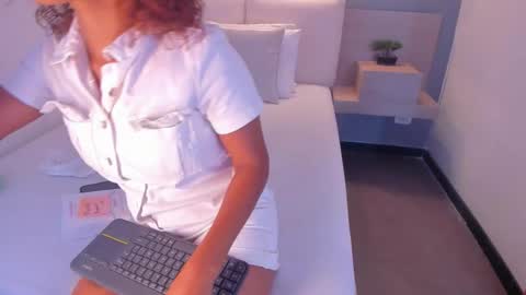 Snapshot of selena_monroy chatting on November 7, 10:59 am Selena online show from November 7, 10:59 am