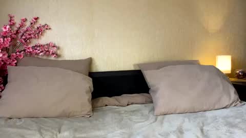Snapshot of selena_shawty chatting on June 3, 8:28 am H i My names is Selena Welcome to my room Please thumbs up - its important online show from June 3, 8:28 am
