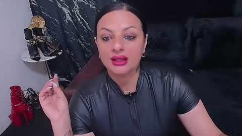 Snapshot of selena_vixen chatting on June 22, 4:31 am Selene online show from June 22, 4:31 am
