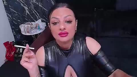 Snapshot of selena_vixen chatting on July 12, 3:41 am Selene online show from July 12, 3:41 am