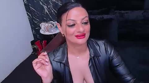 Snapshot of selena_vixen chatting on July 25, 5:05 am Selene online show from July 25, 5:05 am