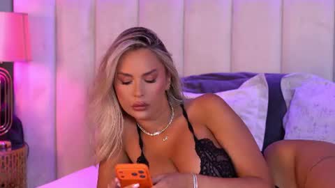 Snapshot of selena_voss chatting on June 21, 7:33 am Selena online show from June 21, 7:33 am