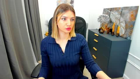 selenaemoore online show from March 26, 3:45 am