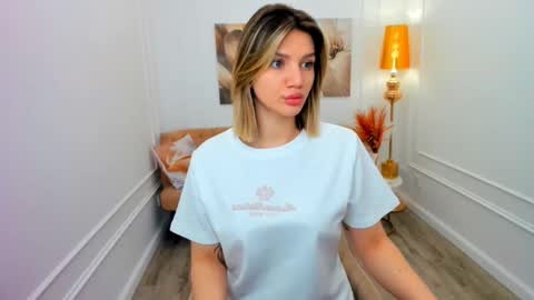 selenaemoore online show from March 30, 6:20 pm