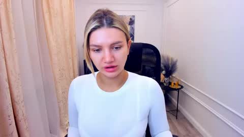 selenaemoore online show from June 5, 3:46 am