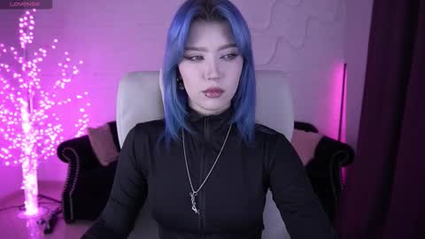 selenairis online show from February 10, 7:01 am