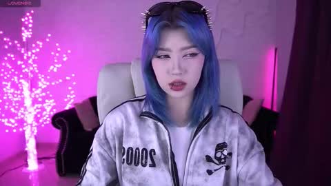 selenairis online show from February 12, 7:25 am