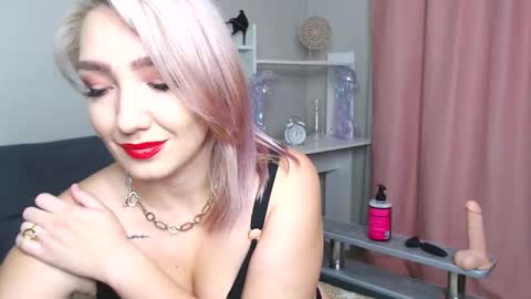 Snapshot of selenallen chatting on November 29, 3:48 pm Selena online show from November 29, 3:48 pm