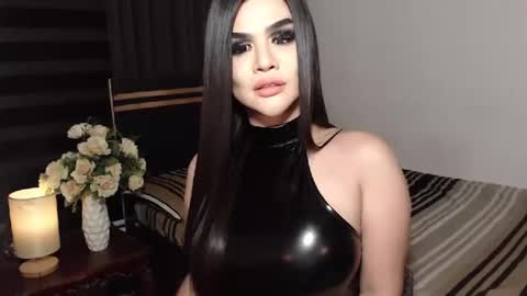 Snapshot of selenashemale chatting on December 4, 8:45 am Selena online show from December 4, 8:45 am