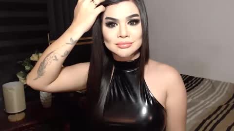 Snapshot of selenashemale chatting on December 10, 1:11 am Selena online show from December 10, 1:11 am