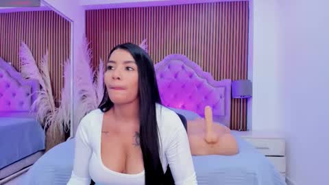 selenastonne online show from December 13, 8:04 pm