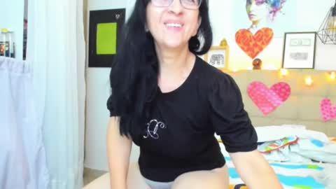 Snapshot of selene_milf_ chatting on February 17, 3:15 am Selene online show from February 17, 3:15 am