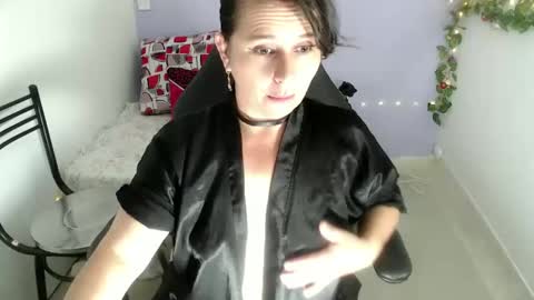 selene online show from February 6, 3:09 pm