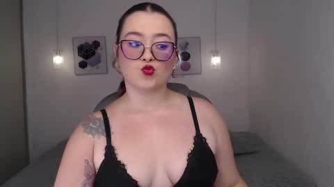 selene_rouse_ online show from May 5, 10:40 pm