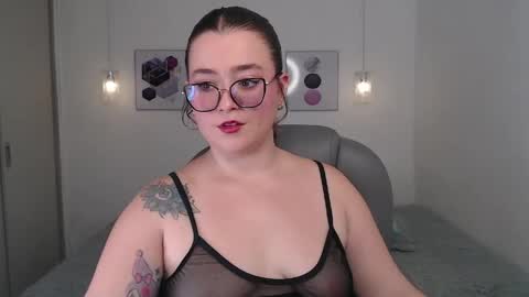 selene_rouse_ online show from May 16, 11:25 pm
