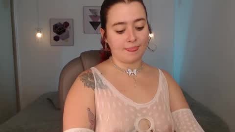 selene_rouse_ online show from June 7, 8:56 pm