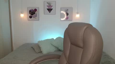 selene_rouse_ online show from June 8, 1:28 am