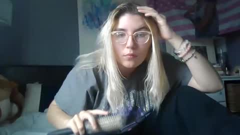 Snapshot of selenebaby chatting on December 1, 4:51 pm Selene online show from December 1, 4:51 pm