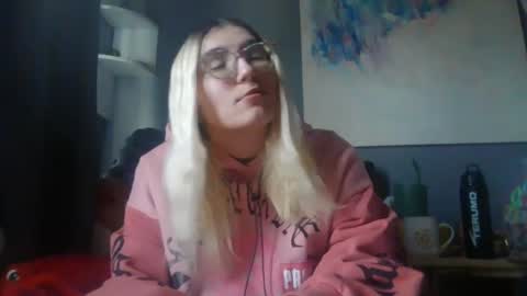 Snapshot of selenebaby chatting on December 24, 6:17 pm Selene online show from December 24, 6:17 pm