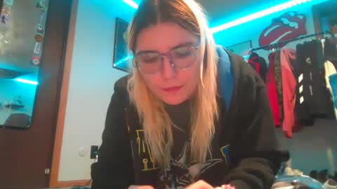 Snapshot of selenebaby chatting on January 16, 12:45 am Selene online show from January 16, 12:45 am