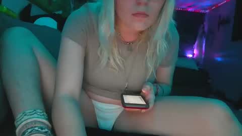 Snapshot of selenebaby chatting on January 28, 12:26 am Selene online show from January 28, 12:26 am