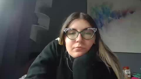 Snapshot of selenebaby chatting on October 13, 3:56 pm Selene online show from October 13, 3:56 pm