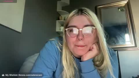 Snapshot of selenebaby chatting on May 27, 10:51 pm Selene online show from May 27, 10:51 pm