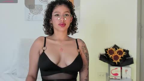 Snapshot of seleneclark_ chatting on October 24, 8:16 pm Sele online show from October 24, 8:16 pm