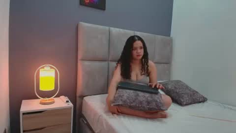 selenevalois online show from June 15, 1:35 pm