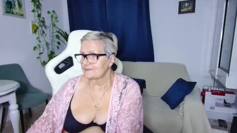 Snapshot of selenna57 chatting on December 13, 7:53 pm Selenna online show from December 13, 7:53 pm