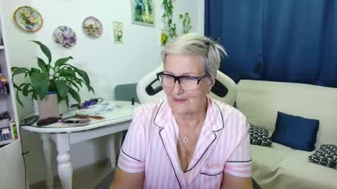 Snapshot of selenna57 chatting on December 19, 7:21 pm Selenna online show from December 19, 7:21 pm