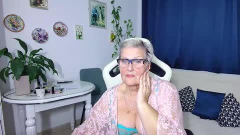 Snapshot of selenna57 chatting on December 20, 7:10 pm Selenna online show from December 20, 7:10 pm