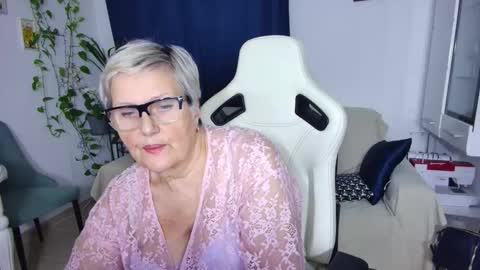 Snapshot of selenna57 chatting on January 17, 6:44 pm Selenna online show from January 17, 6:44 pm