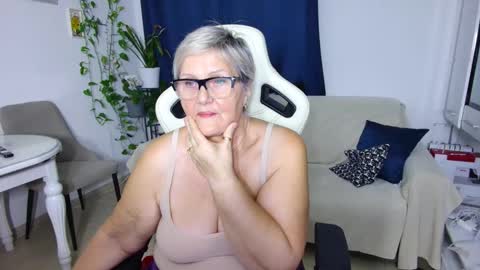 Snapshot of selenna57 chatting on February 1, 6:39 pm Selenna online show from February 1, 6:39 pm