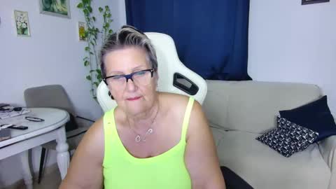 Snapshot of selenna57 chatting on February 14, 6:26 pm Selenna online show from February 14, 6:26 pm