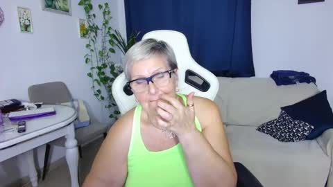 Snapshot of selenna57 chatting on February 15, 6:37 pm Selenna online show from February 15, 6:37 pm