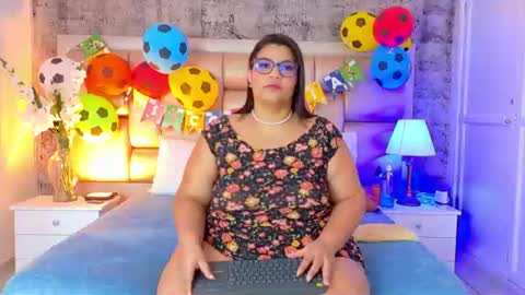 Snapshot of selennacooper chatting on June 29, 11:54 am Selenna Cooper online show from June 29, 11:54 am